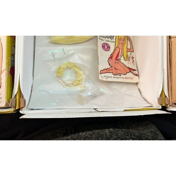 Vintage 1963 Barbie "Skipper" Playset! Case, Booklet, Doll, Outfits & Accessorie - Picture 9 of 11